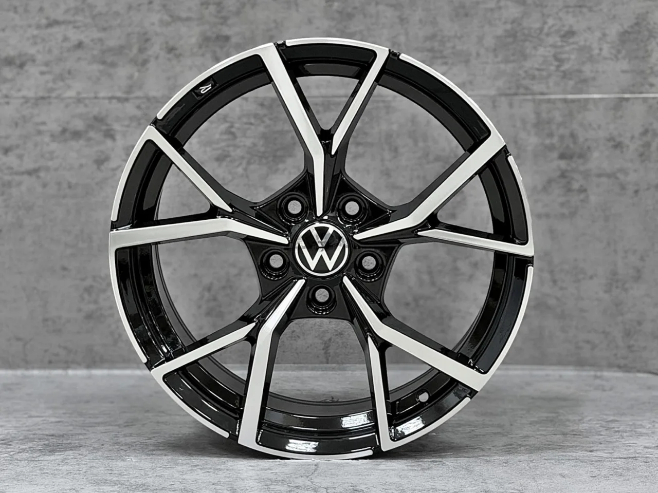 Volkswagen VW 17 Estoril R Line