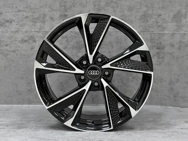 Audi Audi 18 RS7
