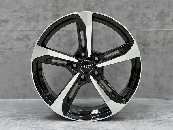 Audi Audi 18 RS7